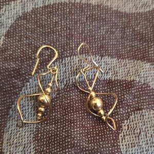 Elegant Gold Wire Earrings (E4)